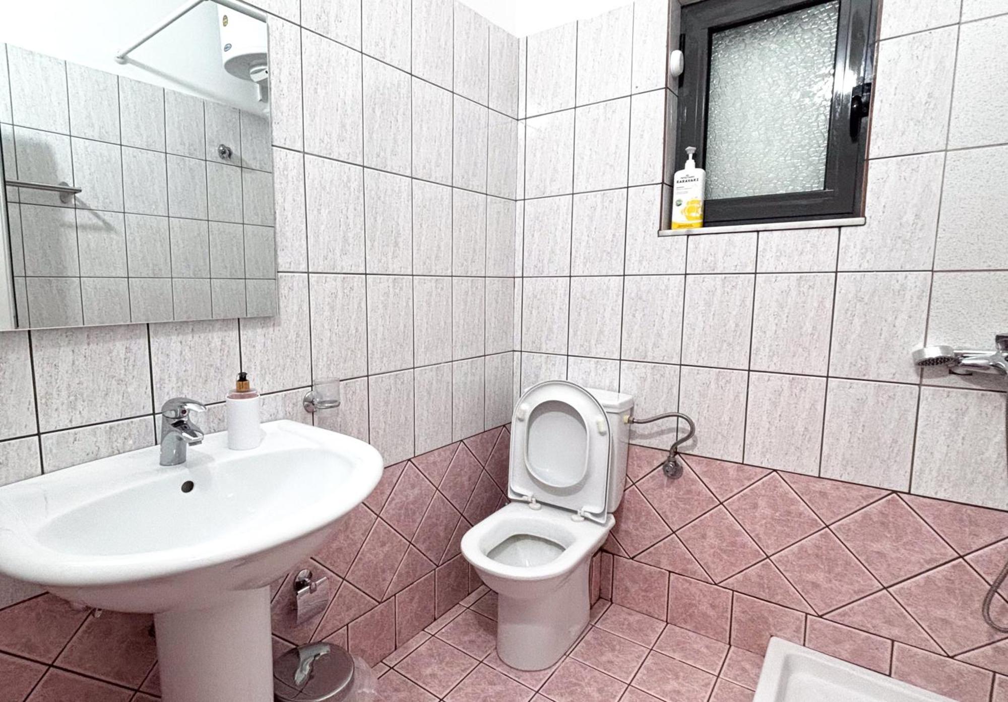 Arte Apartment Sarande Bagian luar foto